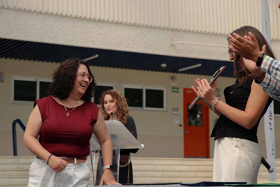 Lilia Patricia Directora de División de Escuela de Negocios recibe premio Profesor Inspirador