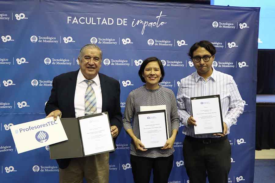 Carlos Rivera, Cristina Chuck e Isabel Martínez fueron algunos de los docentes reconocidos. 