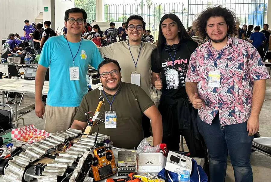 El equipo del Tec en Puebla tuvo su debut en el Torneo Mexicano de Robótica. Foto: Escuela de Ingeniería y Ciencias