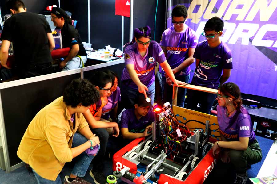 Quantum Force ha obtenido tres distinciones en dos apariciones en el Regional Monterrey de FIRST Robotics Competition.