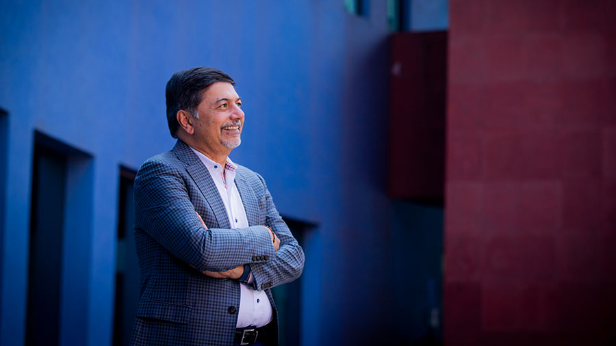  Raj fue nombrado como Profesor Distinguido y presidente del Centro de Empresas Conscientes