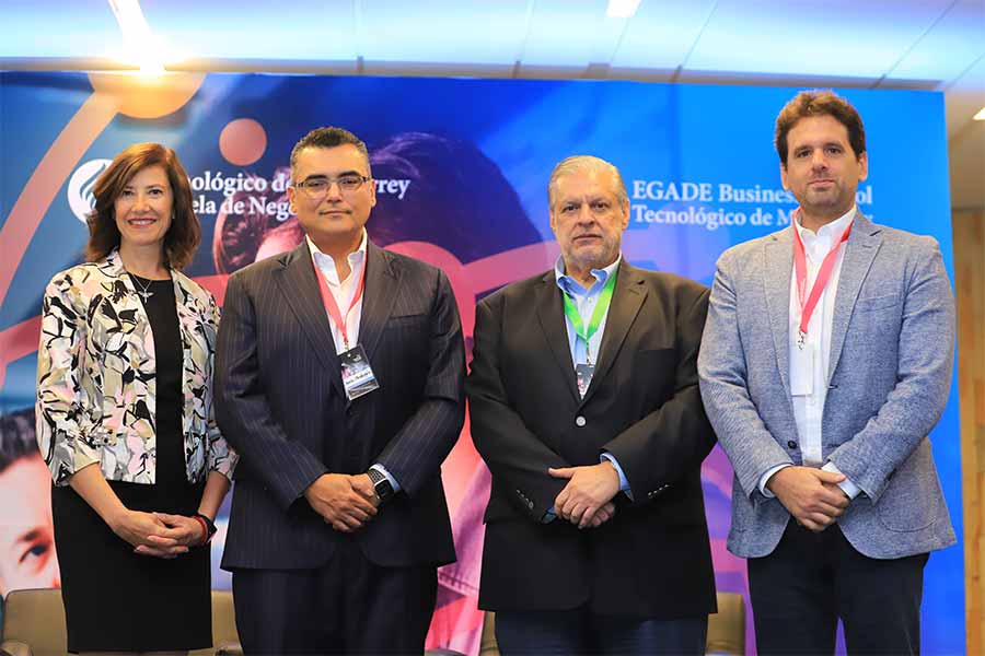 María Andrea Trujillo, Karlo Mondragón, Jorge Mauricio Reynoso y Federico Barcos en el Tec Business Summit 2023