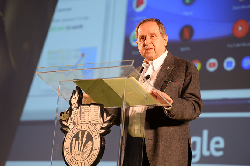 Salvador Alva, president of Tec de Monterrey, presenting the vision and strategic plan 2030