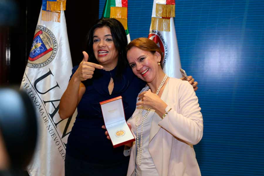 Sara Lozano politóloga ganadora del Premio Mujer Tec 2022