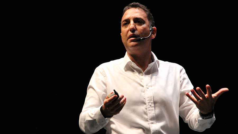 Simon Cohen es fundador y CEO de su compañía Henco Global