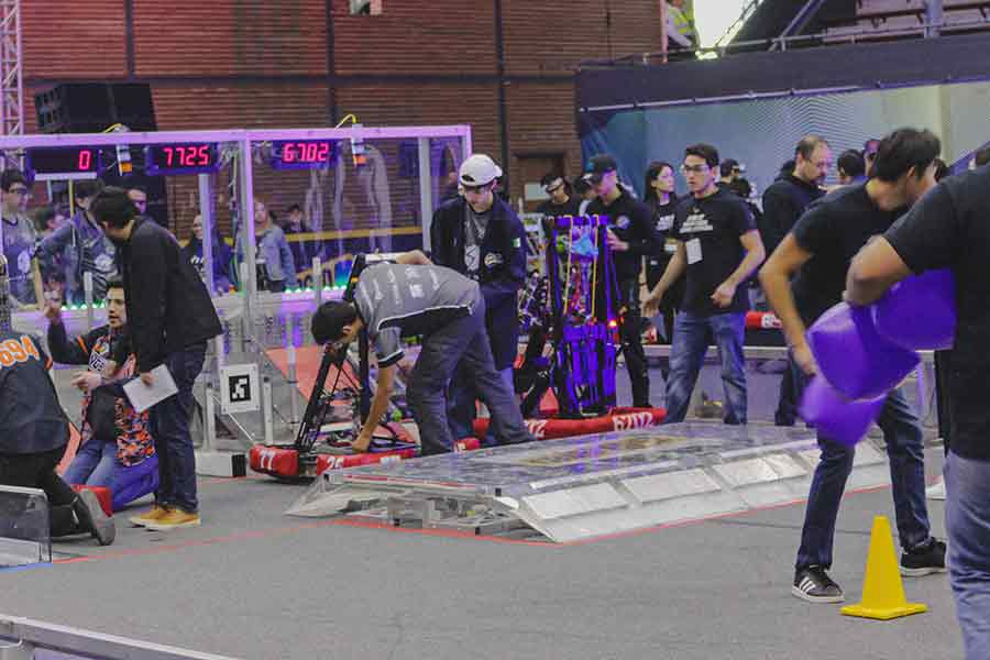 Stingbots, equipo de robótica de PrepaTec Santa Anita, pasó a la final mundial del concurso first robotics competition.