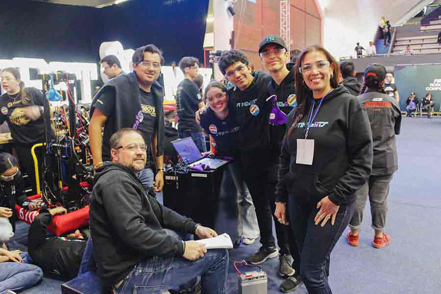 Stingbots, equipo de robótica de PrepaTec Santa Anita, pasó a la final mundial del concurso first robotics competition.