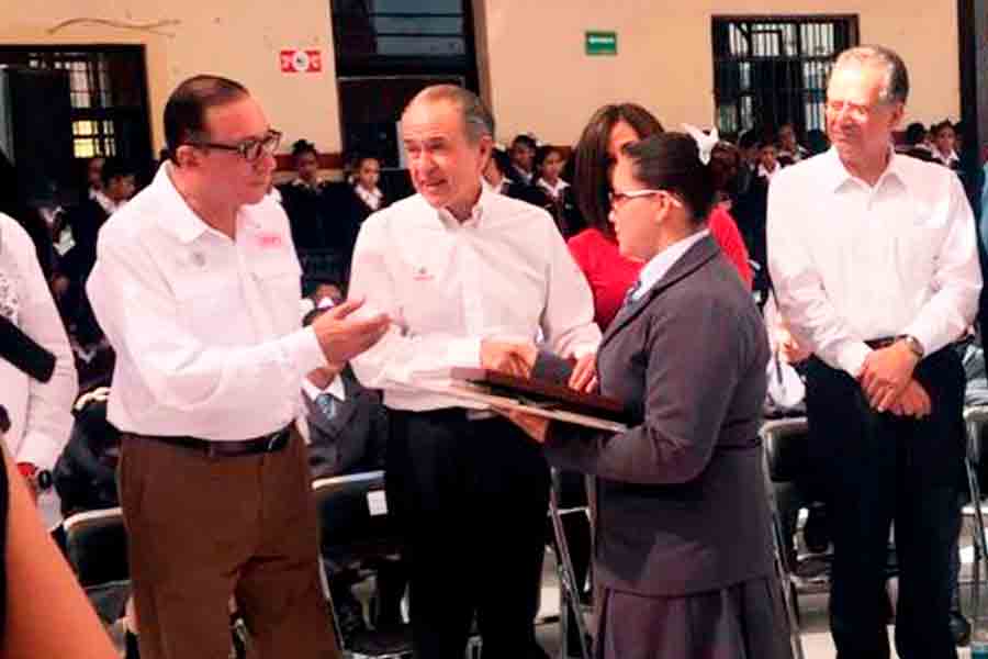 Vielka recibe reconocimiento por parte del Gobierno del Estado