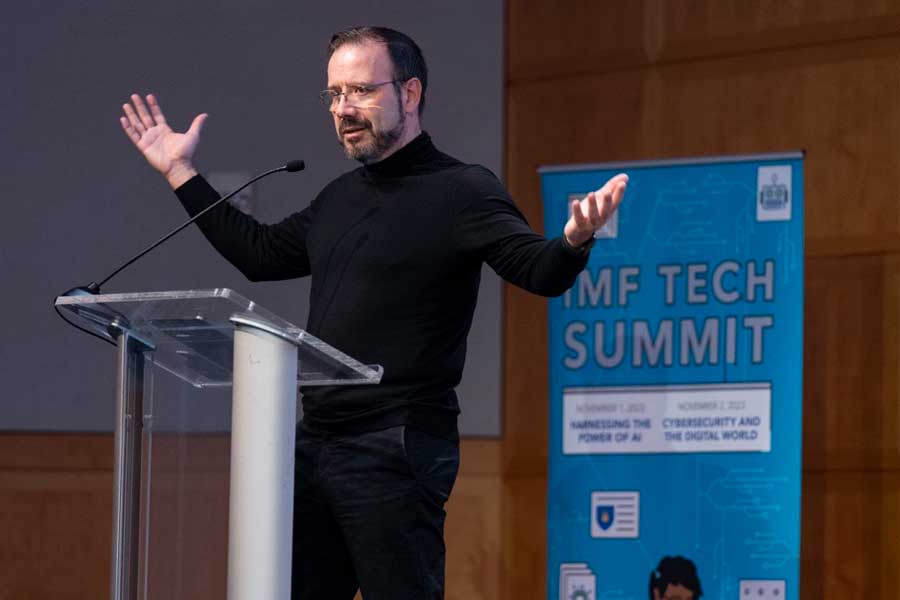 El vicepresidente de Transformación Digital del Tec fue conferencista invitado del Fondo Monetario Internacional para hablar sobre Inteligencia Artificial en las organizaciones.