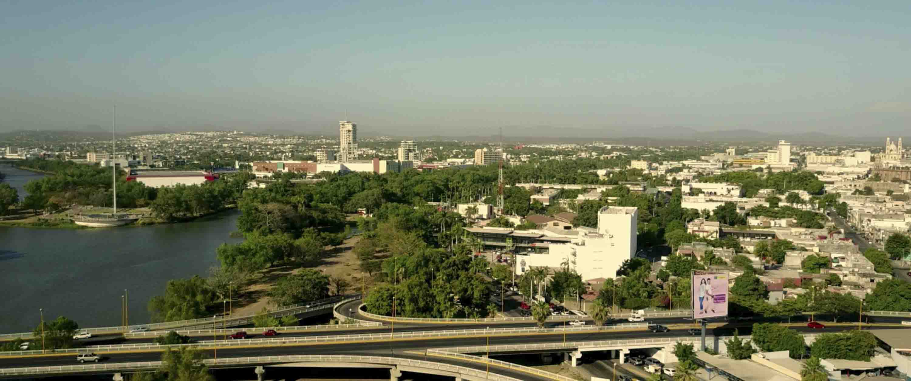 Cuadro de la película donde se muestra la ciudad de Culiacán, donde se desarrolla la trama.