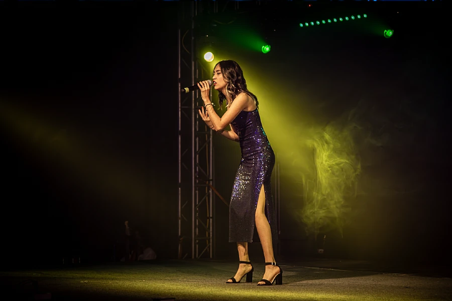 Valentina Fuentes durante su interpretación en Tec’s Got Talent 2024, donde obtuvo el primer lugar en el escenario principal de Campus Hidalgo.