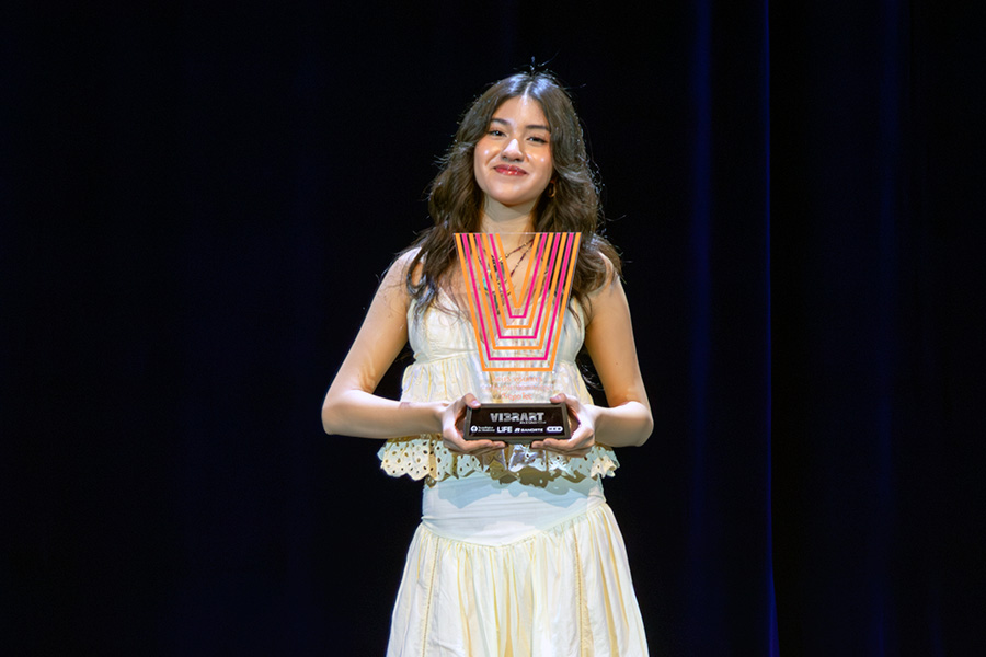 Isabella Ruiz, primer lugar en la categoría de medios digitales en artes visuales.