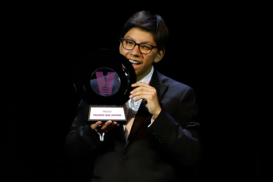 Bernardo Preciado, ganador del premio Talento que Inspira en VIBRART 2025.