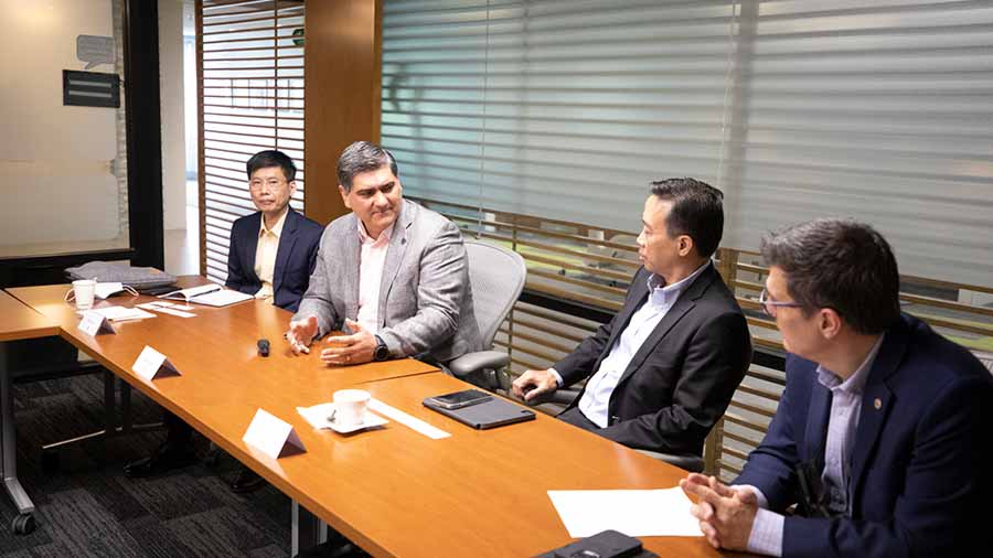 el CEO de Enterprise Singapore Png Cheong Boon realizó una visita al Tecnológico de Monterrey