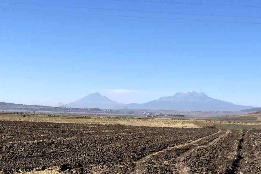 Vista del Popocatépetl y el Iztaccíhuatl desde el estado de Tlaxcala
