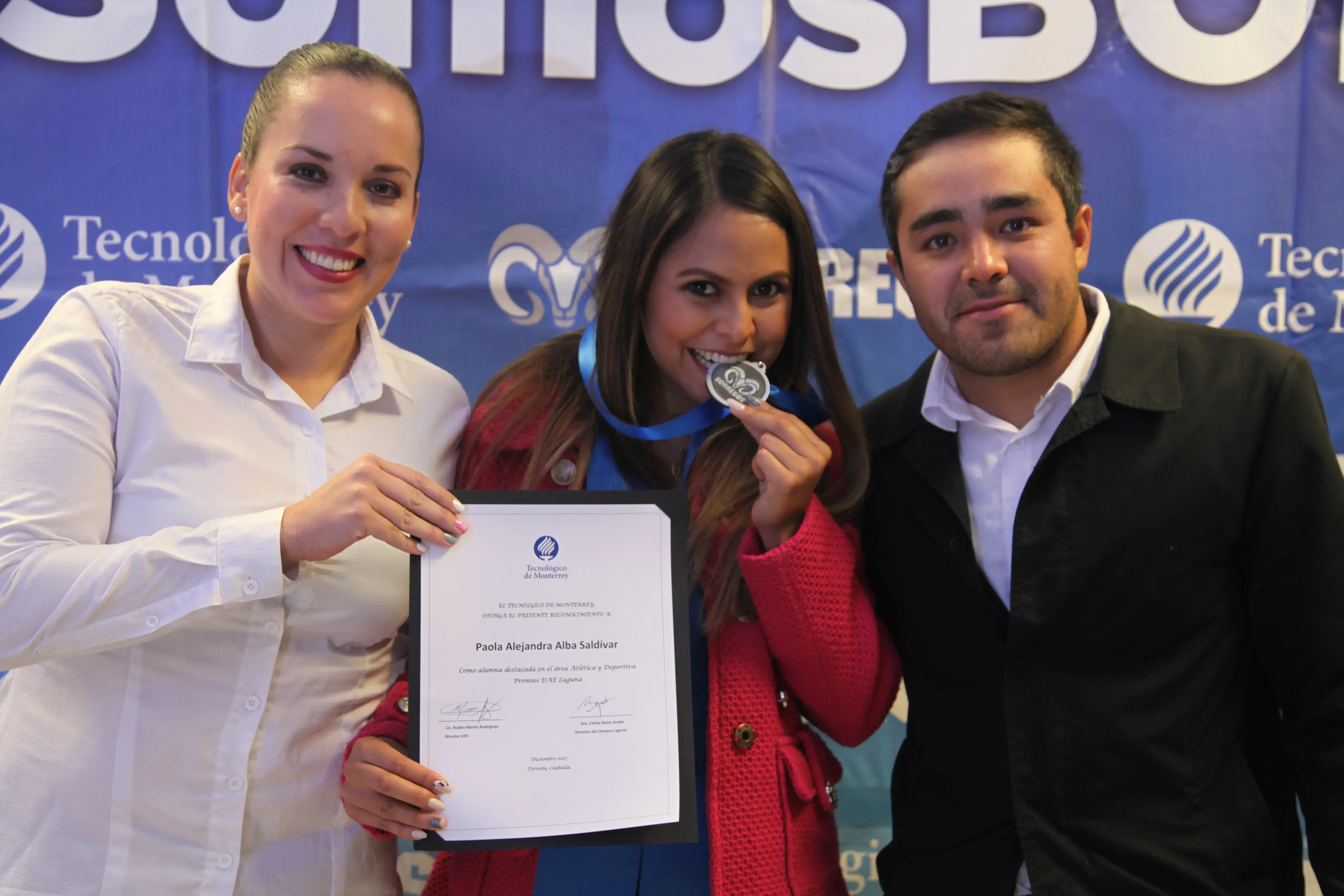 Reconocen formación integral de alumnos laguneros con Premios DAE