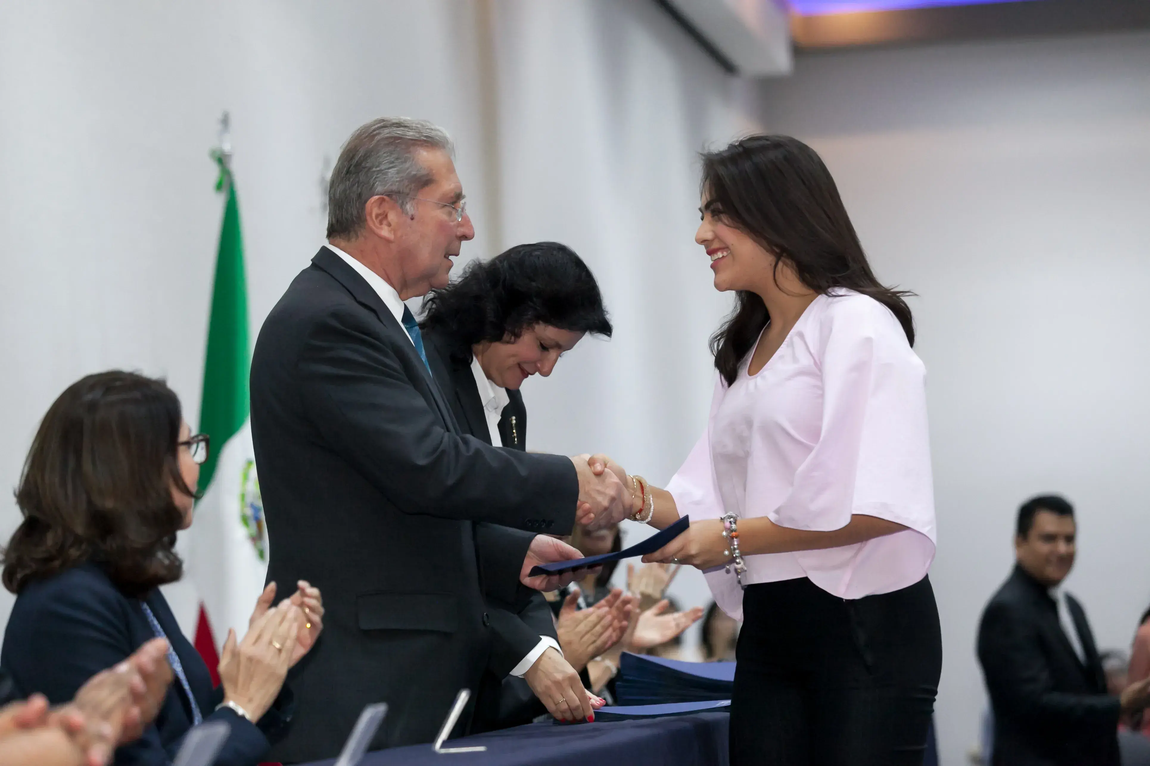 Entrega de reconocimientos a nuestros alumnos y profesores 