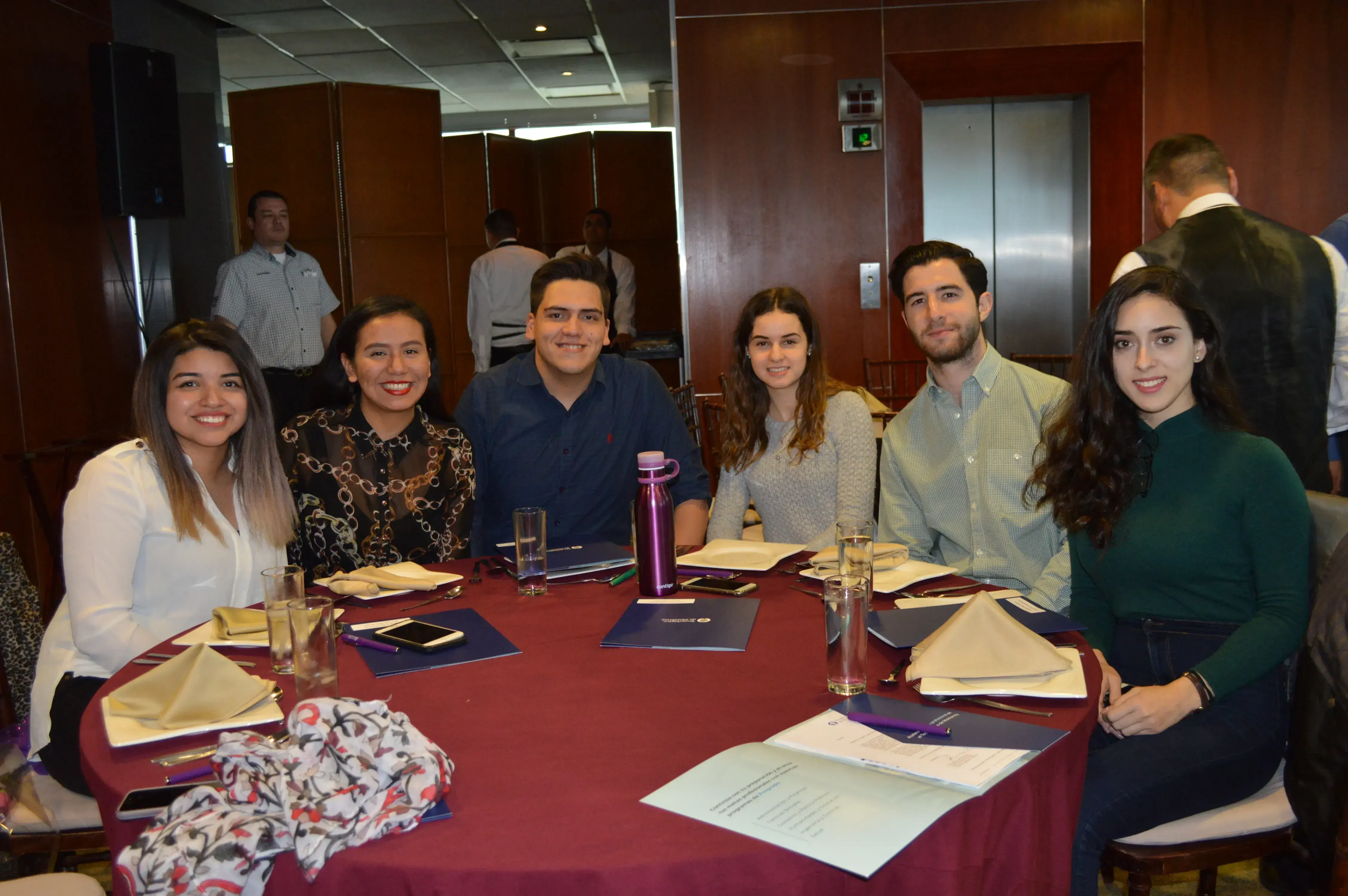 Estudiantes de la Escuela de Ingeniería y Ciencias durante su ceremonia de premiación en Campus Monterrey.