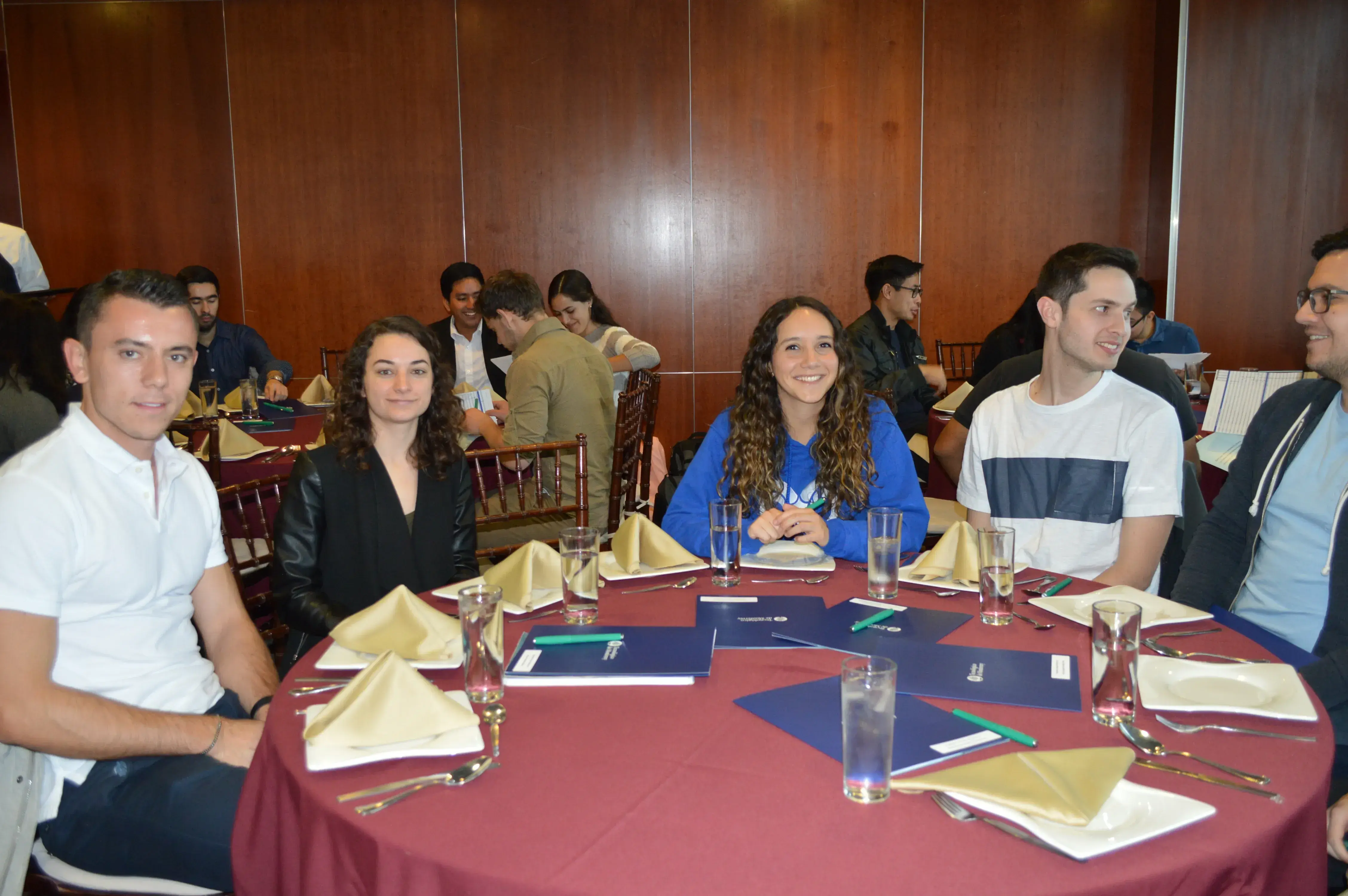 Estudiantes de la Escuela de Ingeniería y Ciencias durante su ceremonia de premiación en Campus Monterrey.