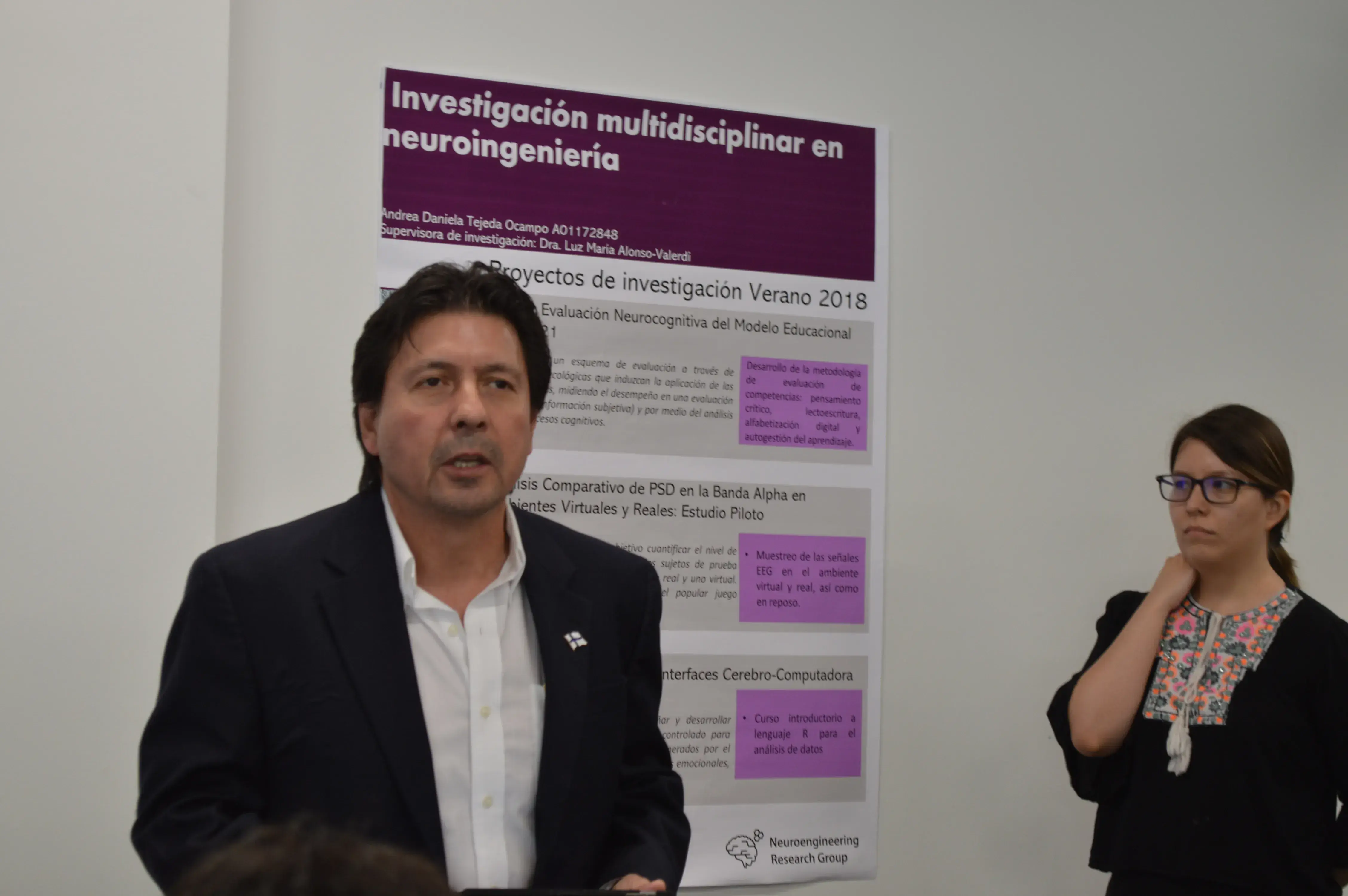 Rogelio Soto dando la bienvenida a los ponentes y asistentes