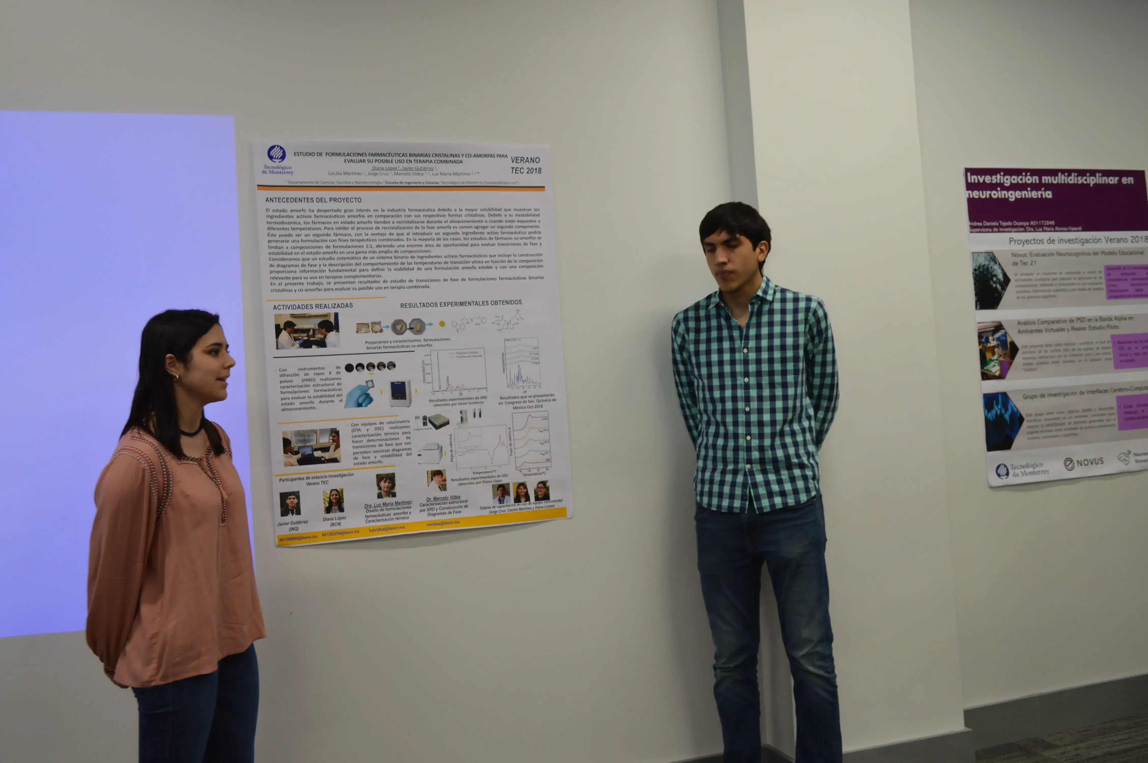 Diana López y Javier Gutiérrez con su proyecto "Estudio de formulaciones farmacéuticas binarias cristalinas y co-amorfas para evaluar su posible uso en terapia combinada"