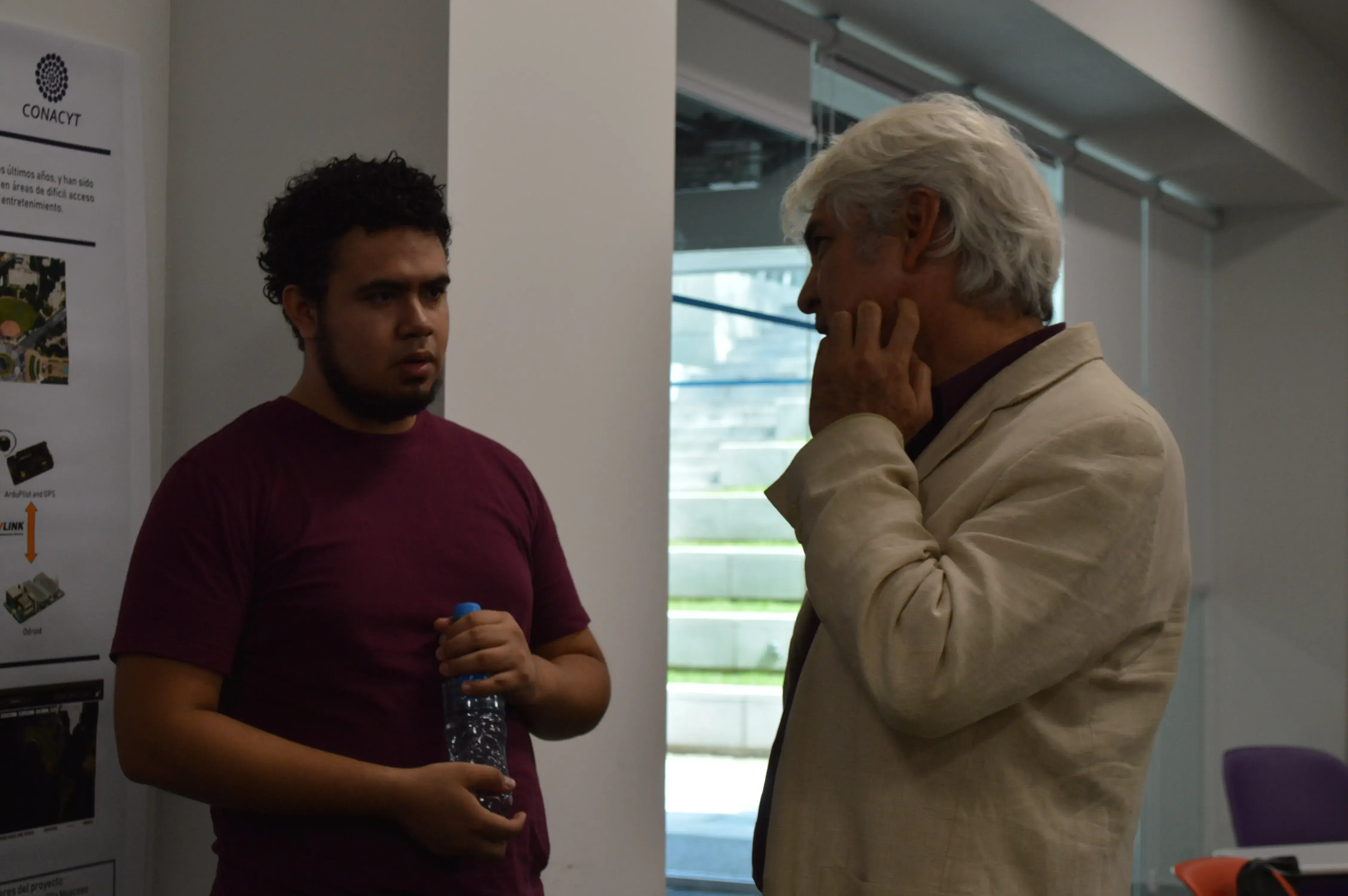Jesús Alejandro Pérez con el profesor Rogelio Gordillo