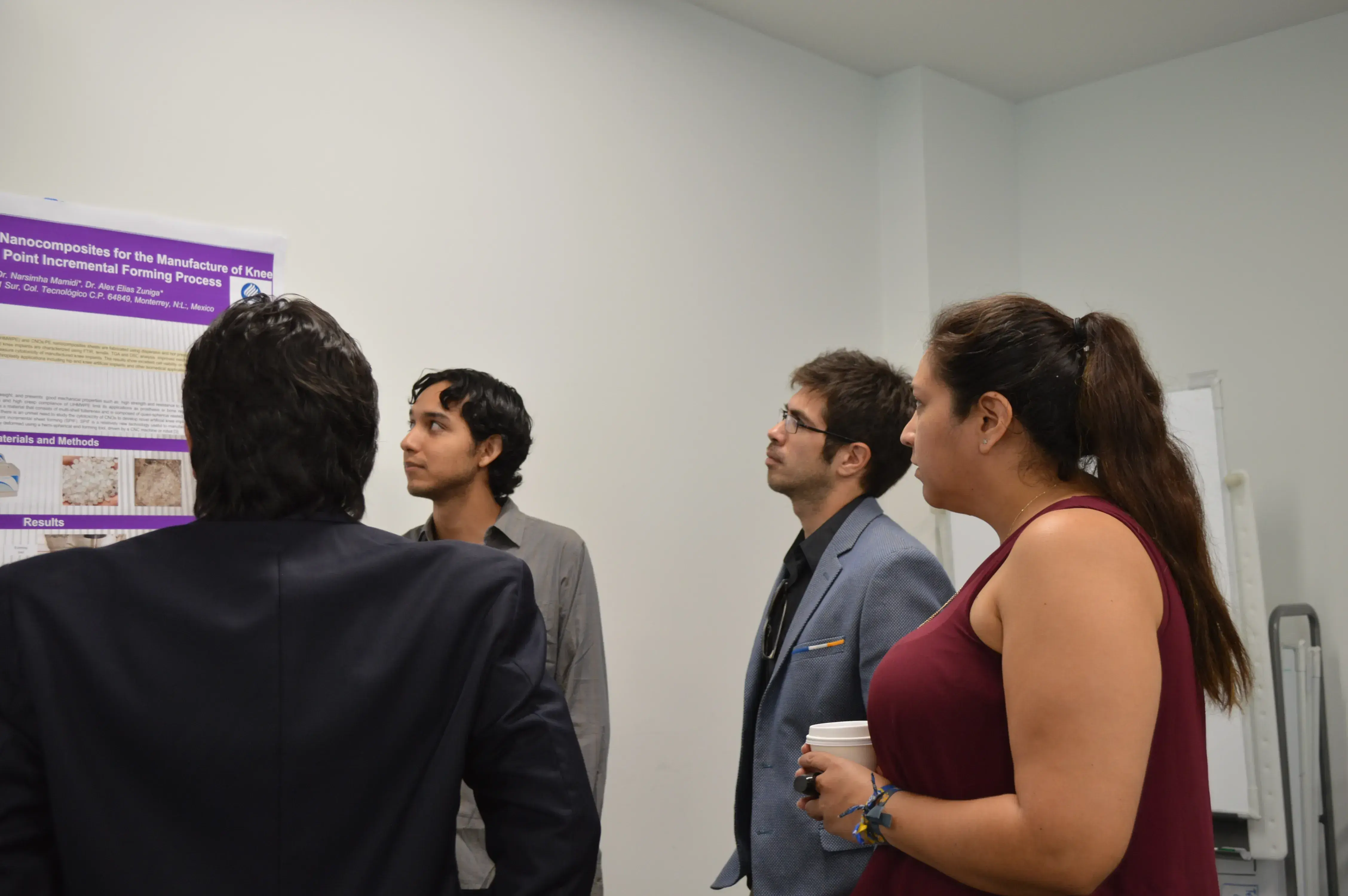 Marcelo Martínez con los profesores Marcos Moya y Rogelio Soto y con la organizadora Adriana Canseco