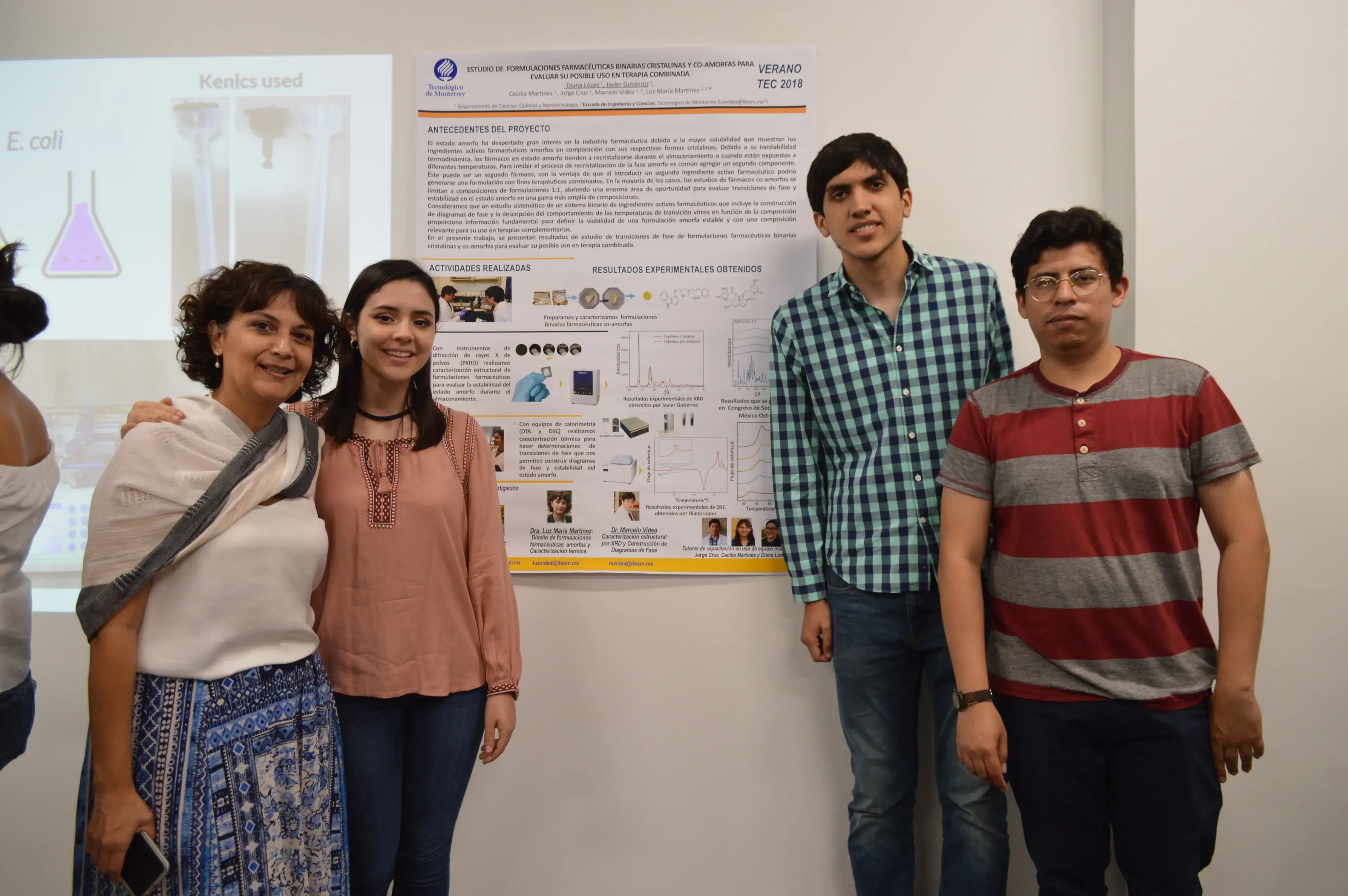 Alumnos del verano con su profesora, Luz María Martínez
