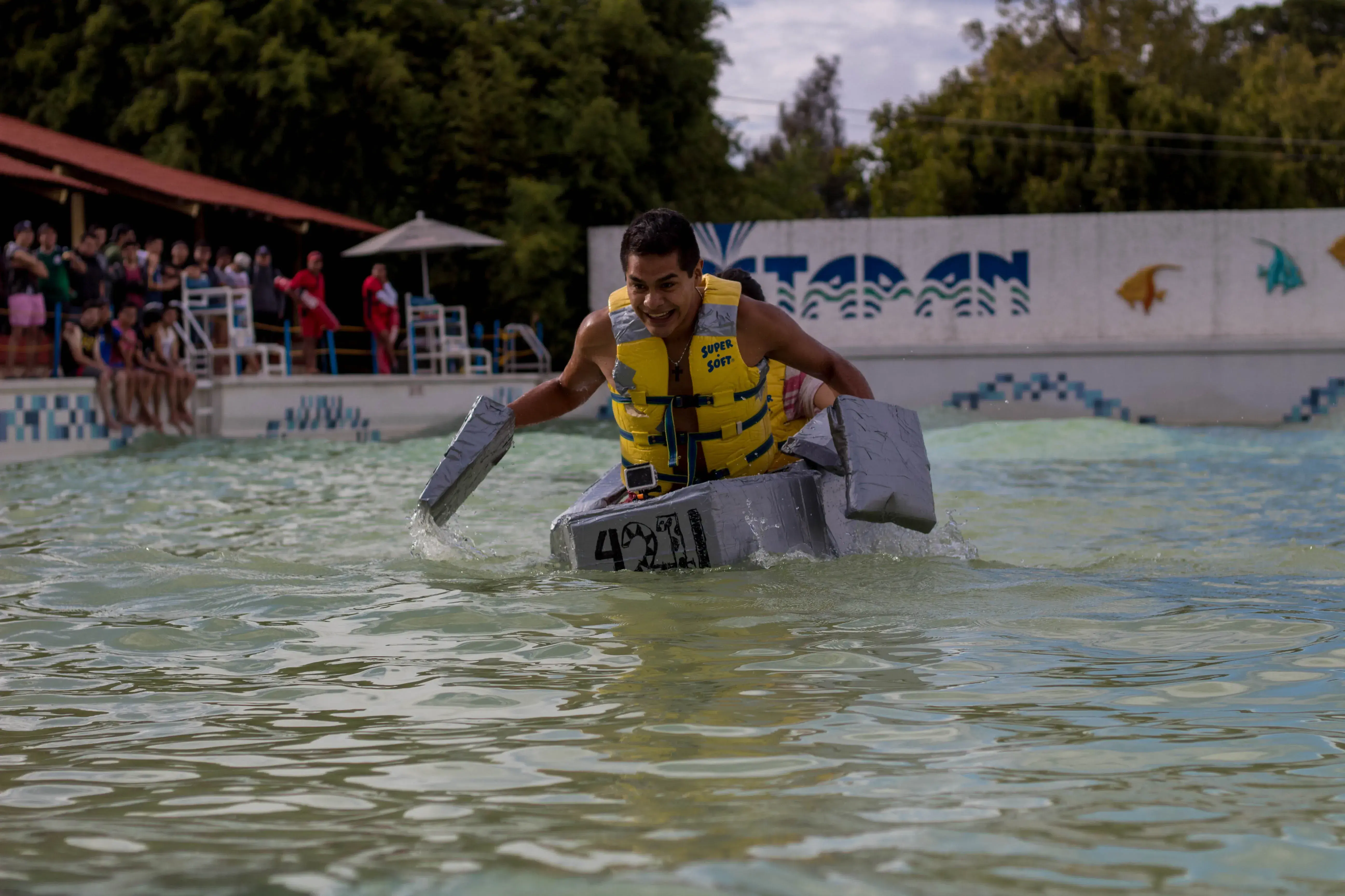 La Regata Industrial organizada por la Sociedad de Alumnos de Ingeniería Industrial y de Sistemas (SAIIS), se llevó a cabo en las instalaciones del parque acuático Ixtapan de la Sal en el Estado de México.