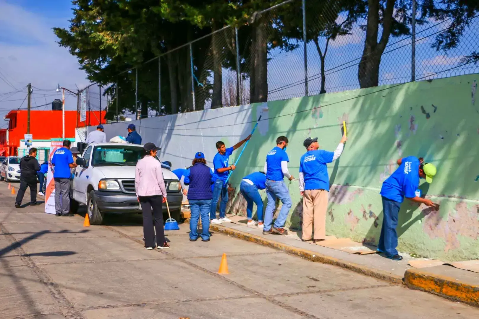 La comunidad del Tec Campus Toluca unió esfuerzos para pintar la escuela Mihuel Hidalgo en San Antonio Buenavista