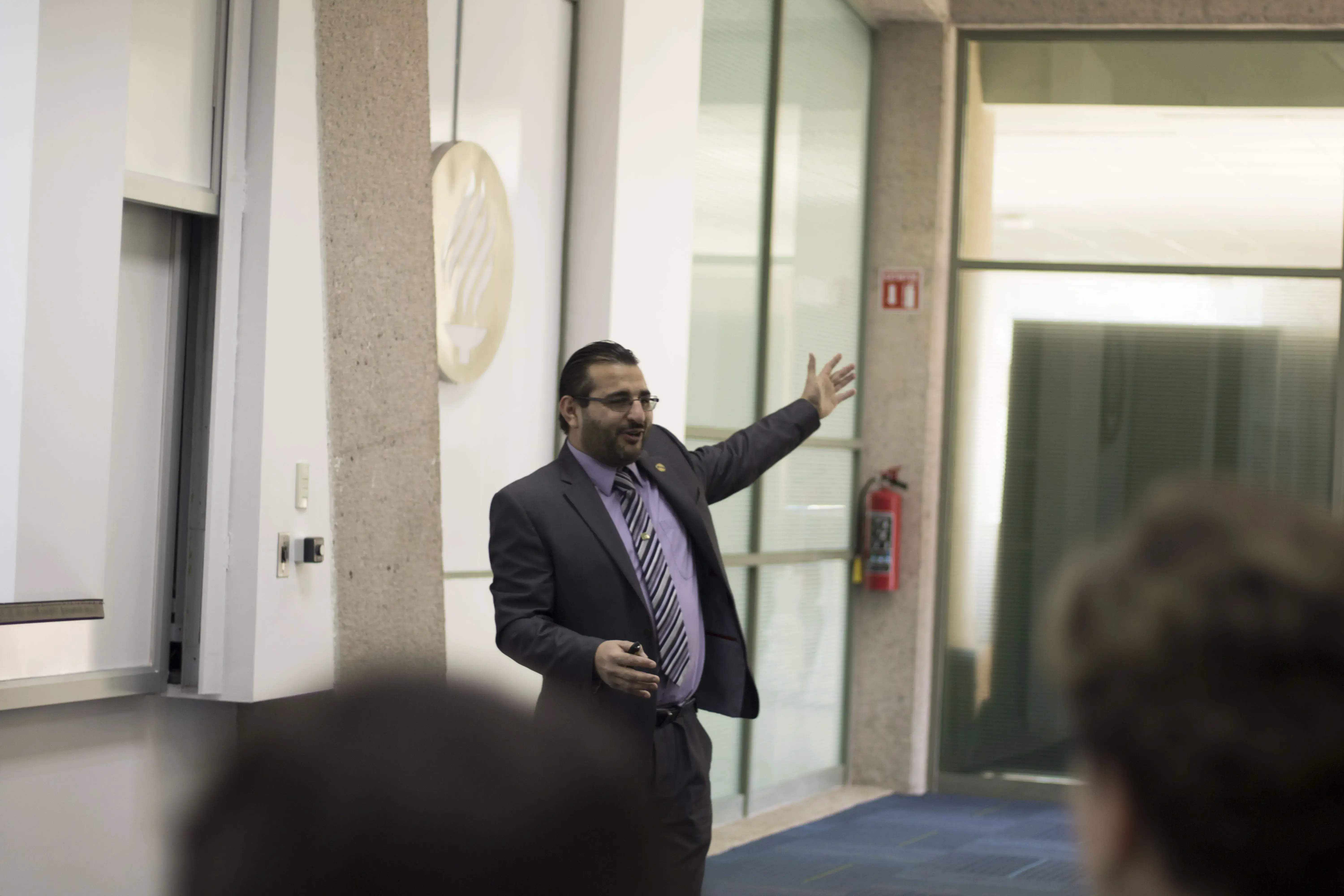 Ángel Pérez, presidente de Honeywell SLP Toastmasters, dando el tema <<Avanzando en tus desafíos>>