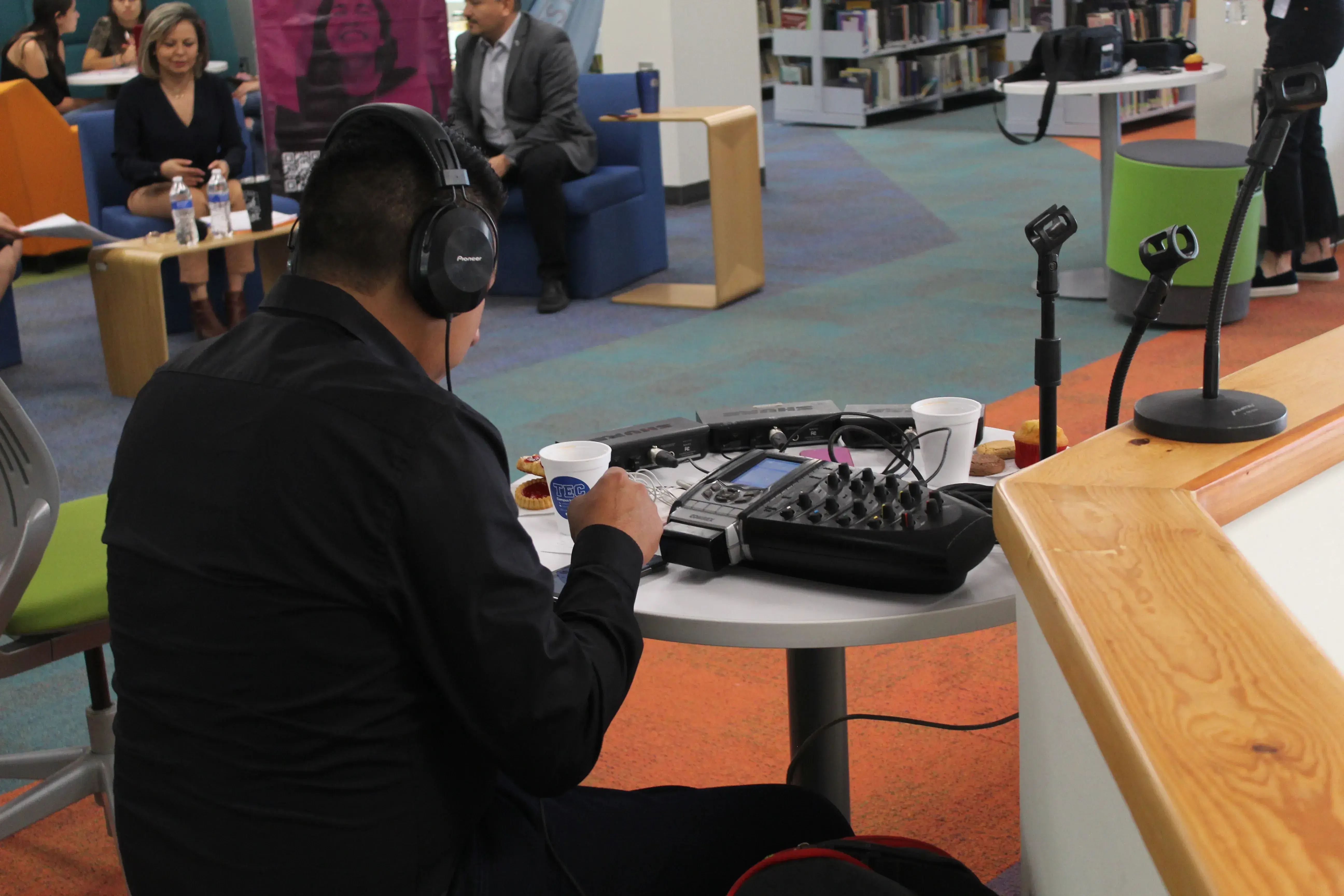 WE Radio en Campus Irapuato hablando sobre el modelo educativo TEC21