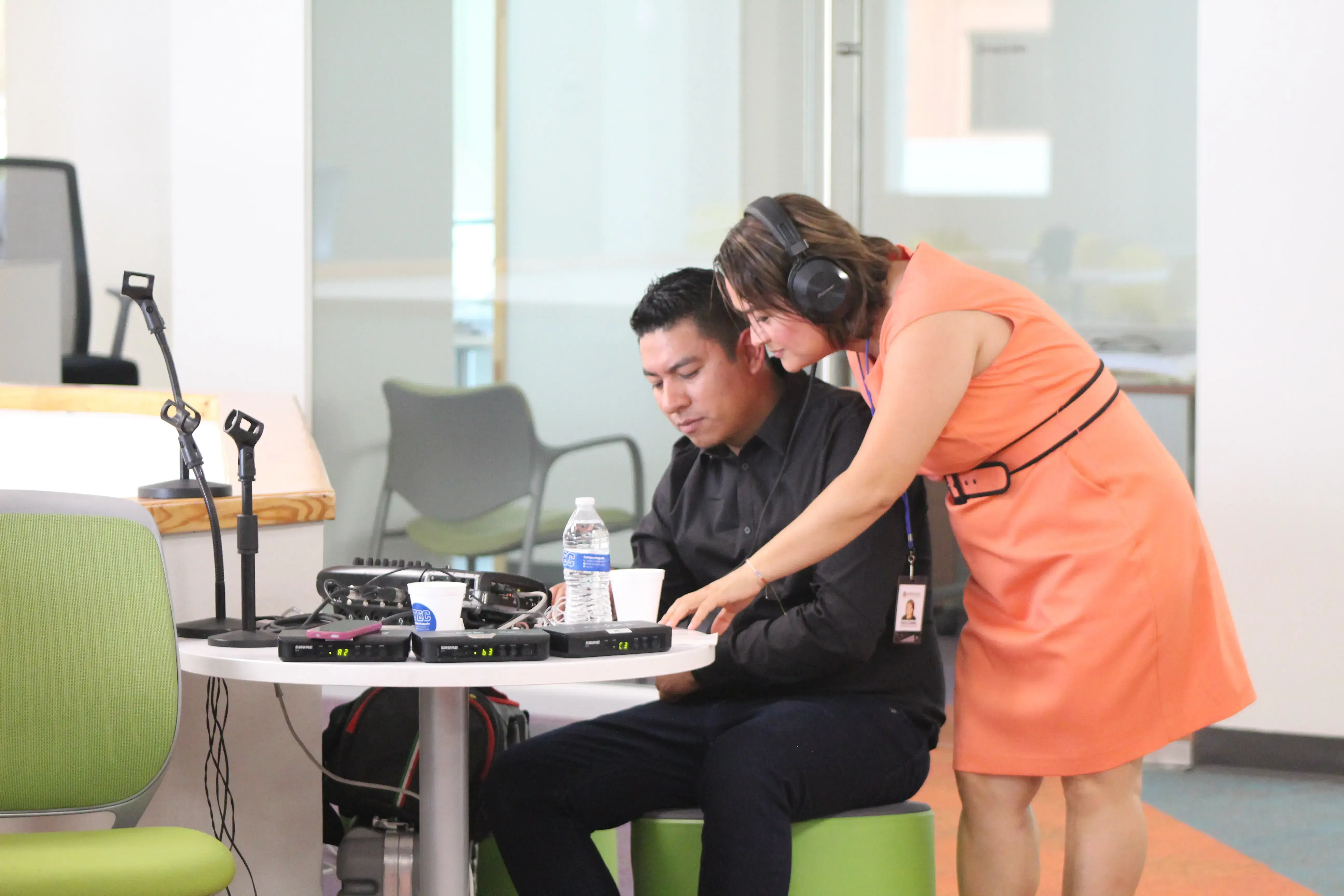WE Radio en Campus Irapuato hablando sobre el modelo educativo TEC21
