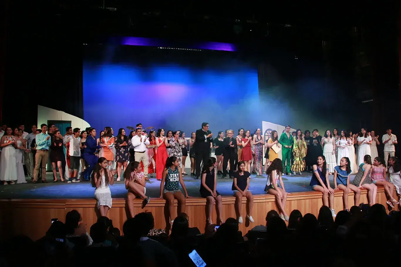 Ensamble Mamma Mia! 2019