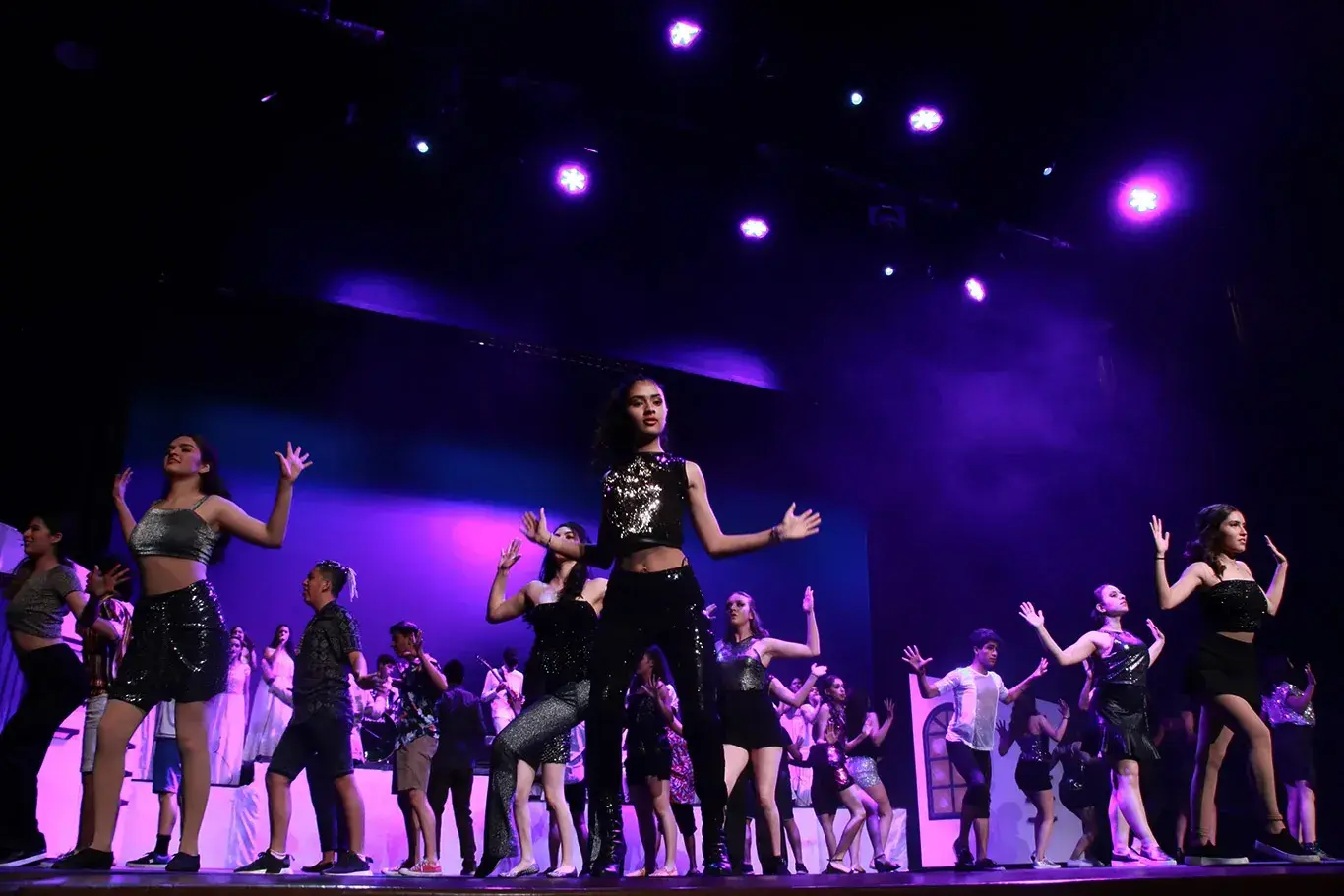 Ensamble Mamma Mia! 2019