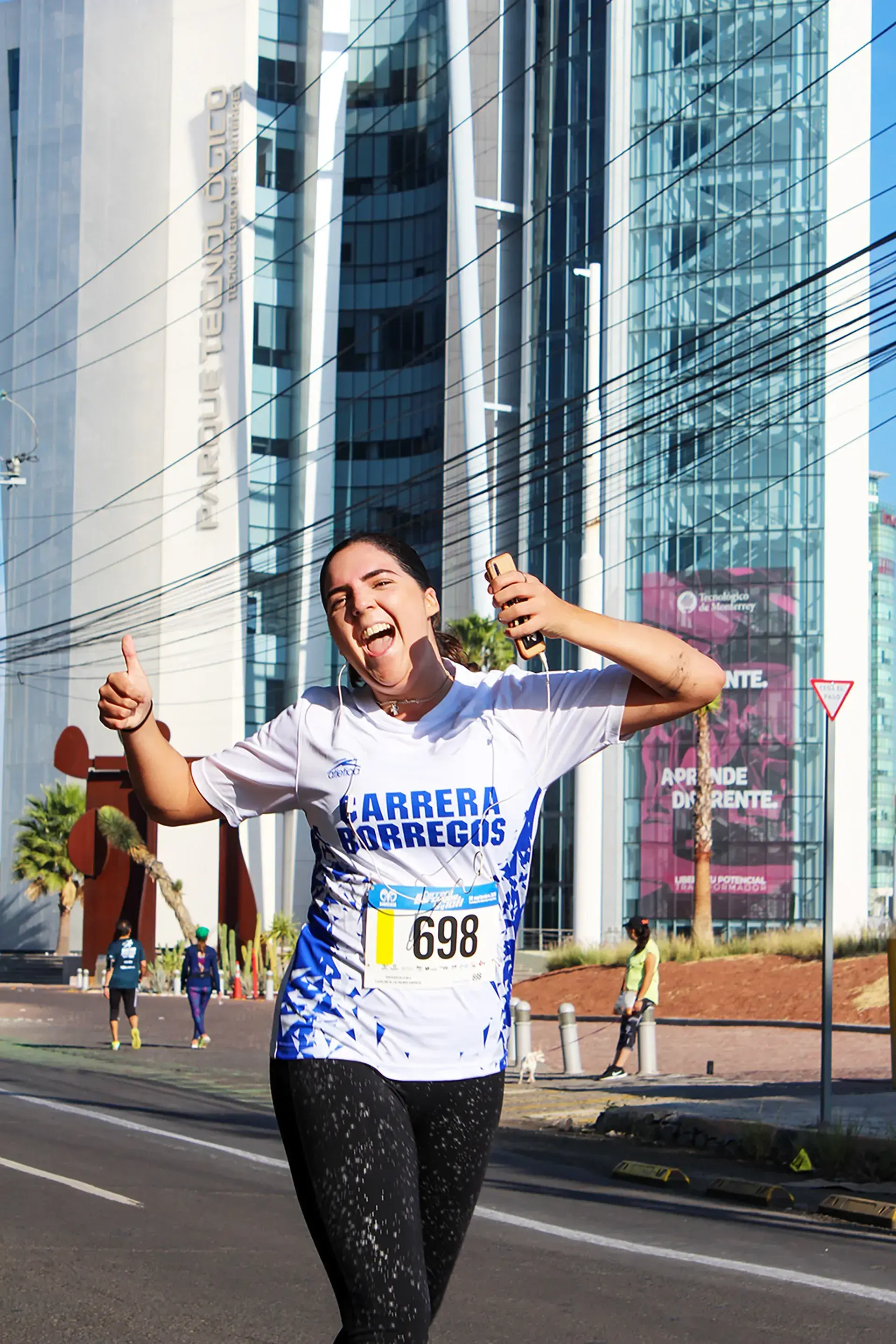 alumnos del tec en carrera borregos 