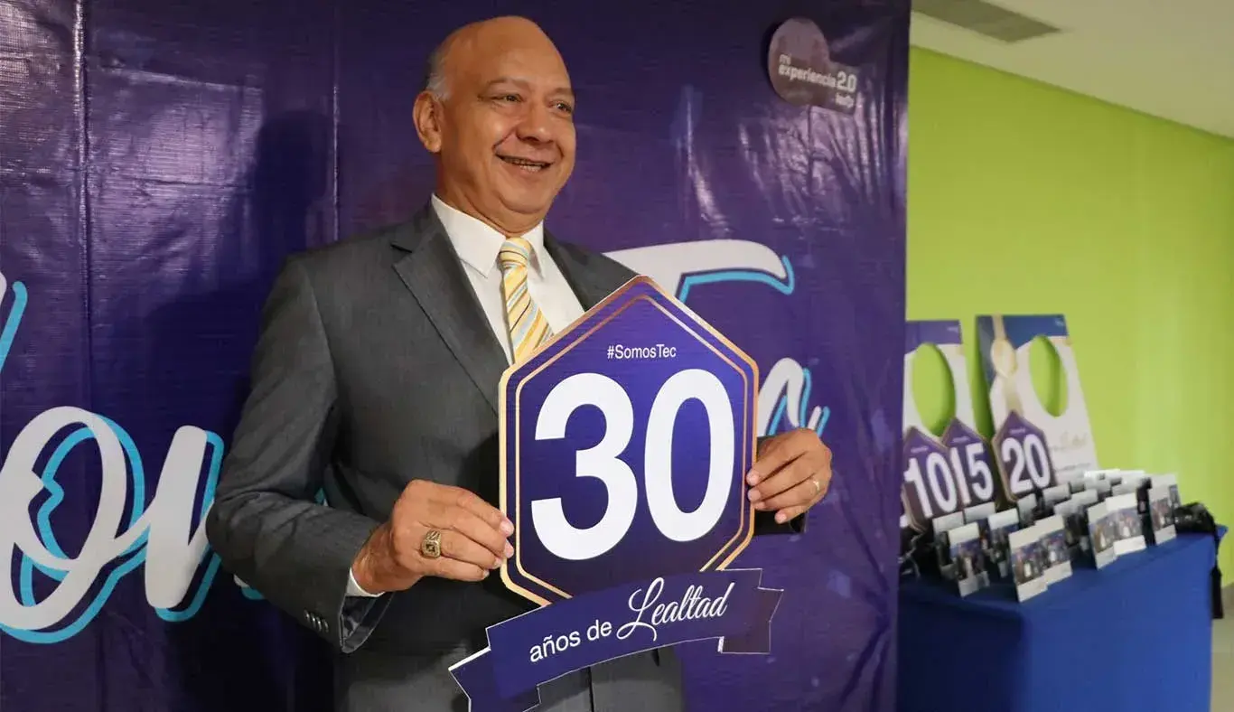 dr-alejandro-cervantes-iturbe-30-años-educación-lealtad