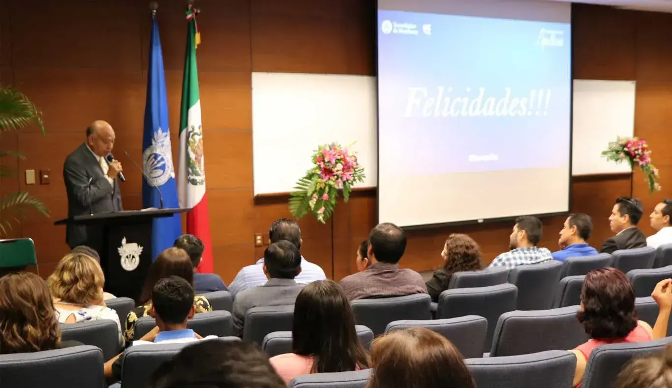 emotivo-mensaje-dr-cervantes-ceremonia-lealtad