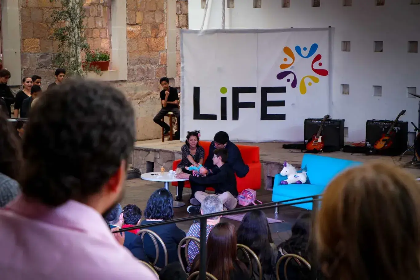 Canto, danza, música en el festival de arte del tec de monterrey en Zacatecas