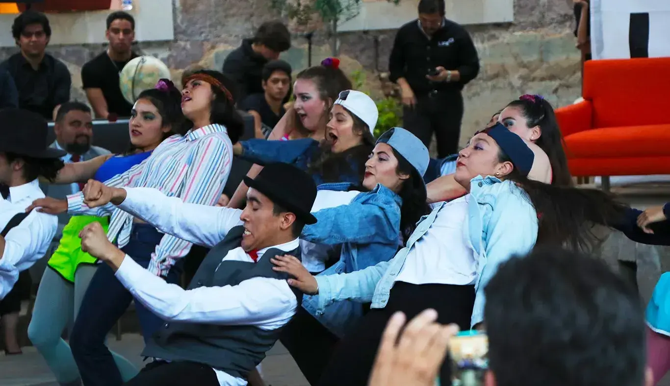 Canto, danza, música en el festival de arte del tec de monterrey en Zacatecas