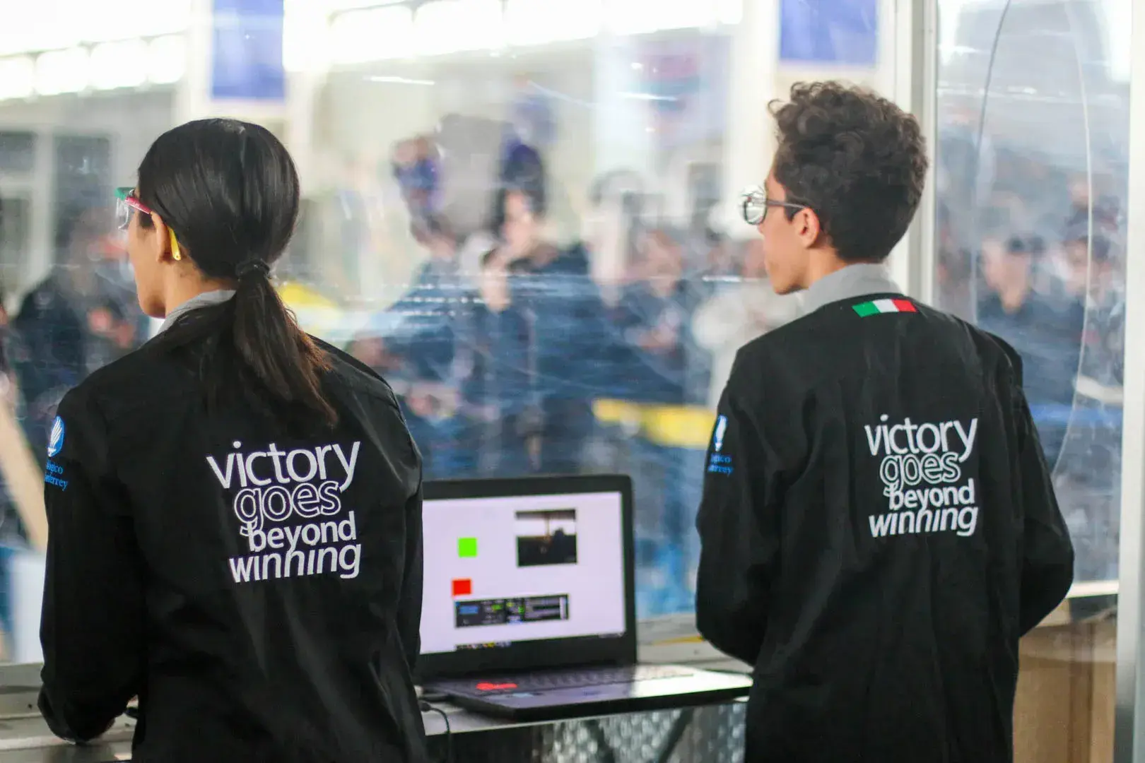 DriveTeam del equipo LamBot 3478 en pleno partido.