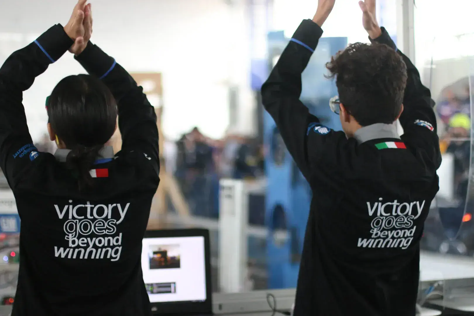 Driveteam de LamBot festejando una victoria más.