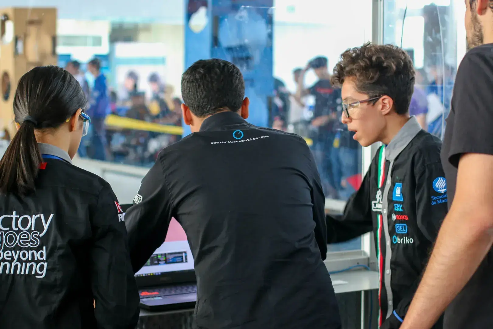 Driveteam de LamBot preparándose para su ultimo partido.