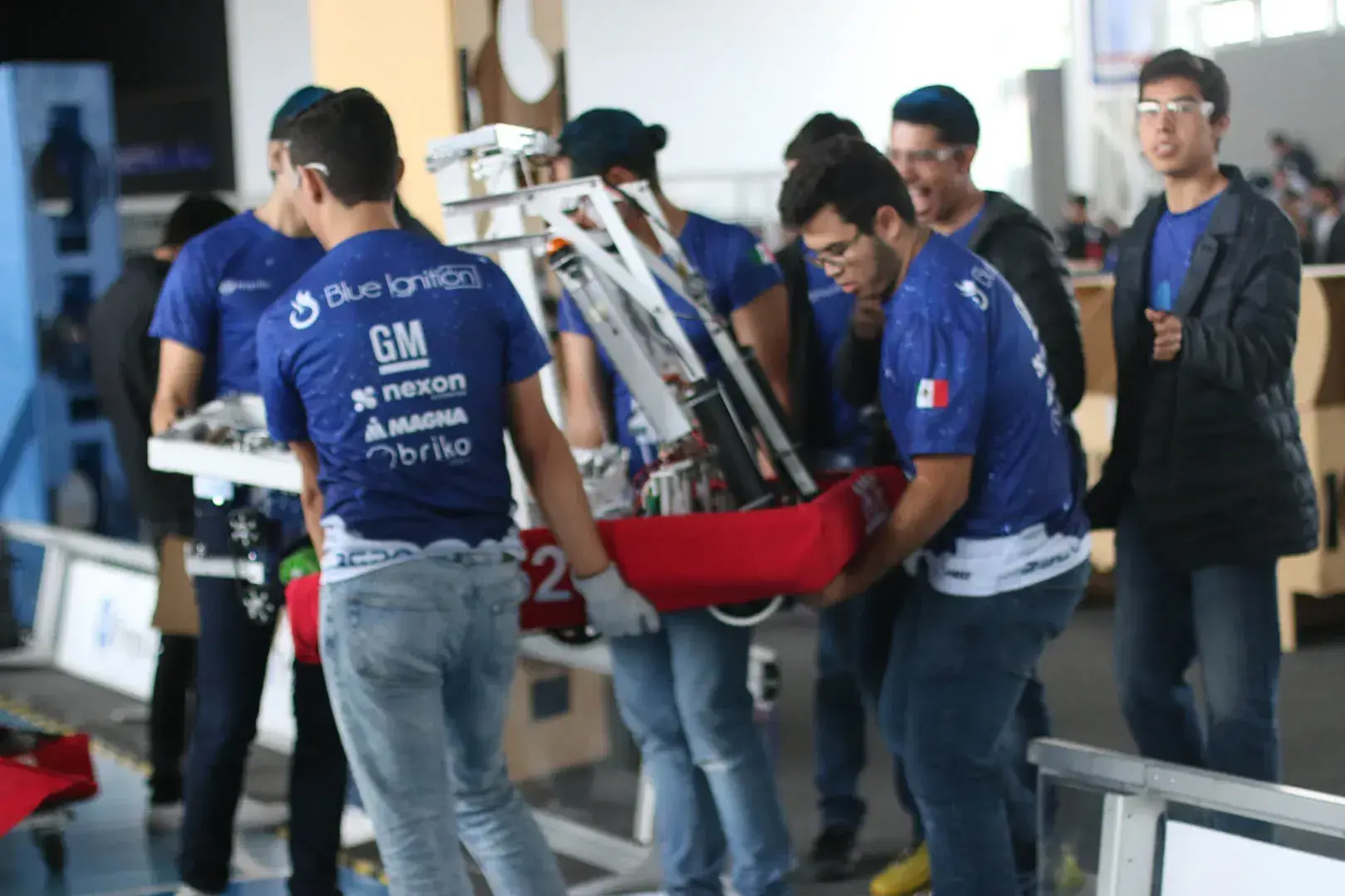 Equipo Blue Ignition de PrepaTec se prepara para competir.