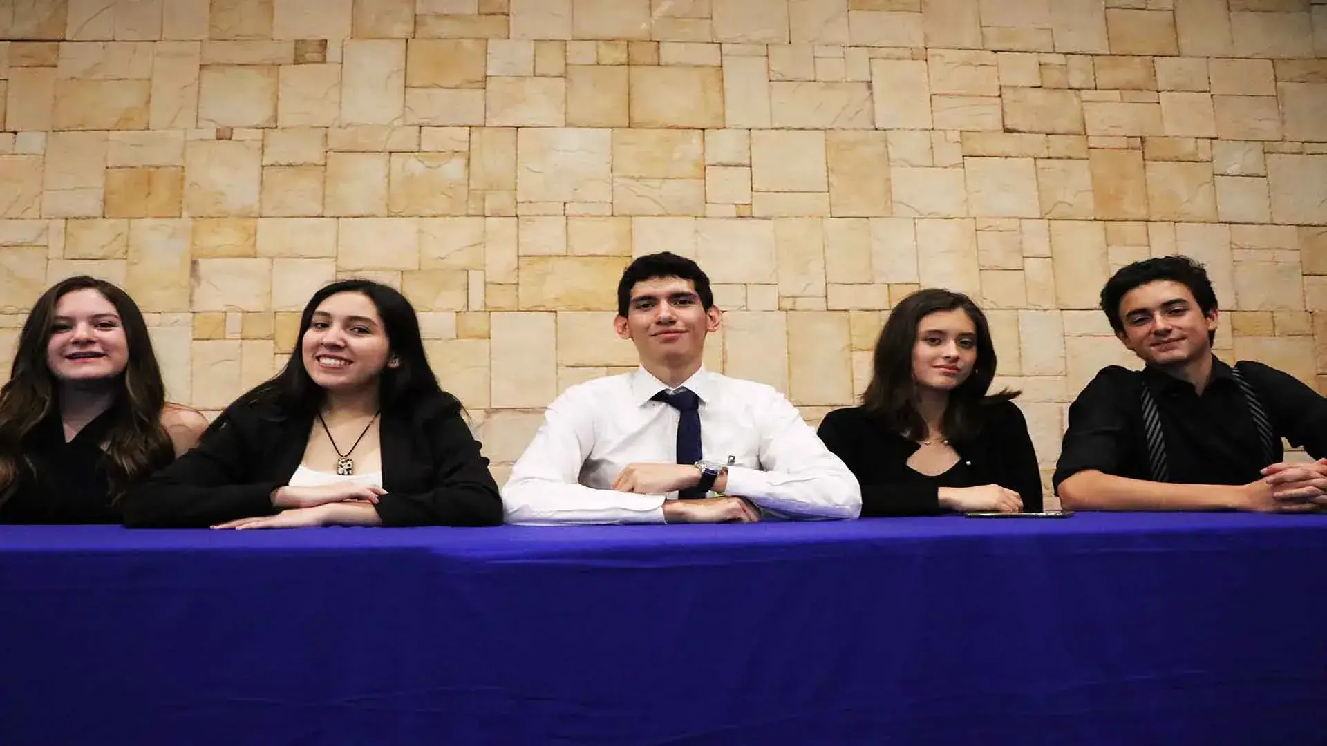 Mesa Directiva y Equipo Organizador del Triatlón de Debate 2020.