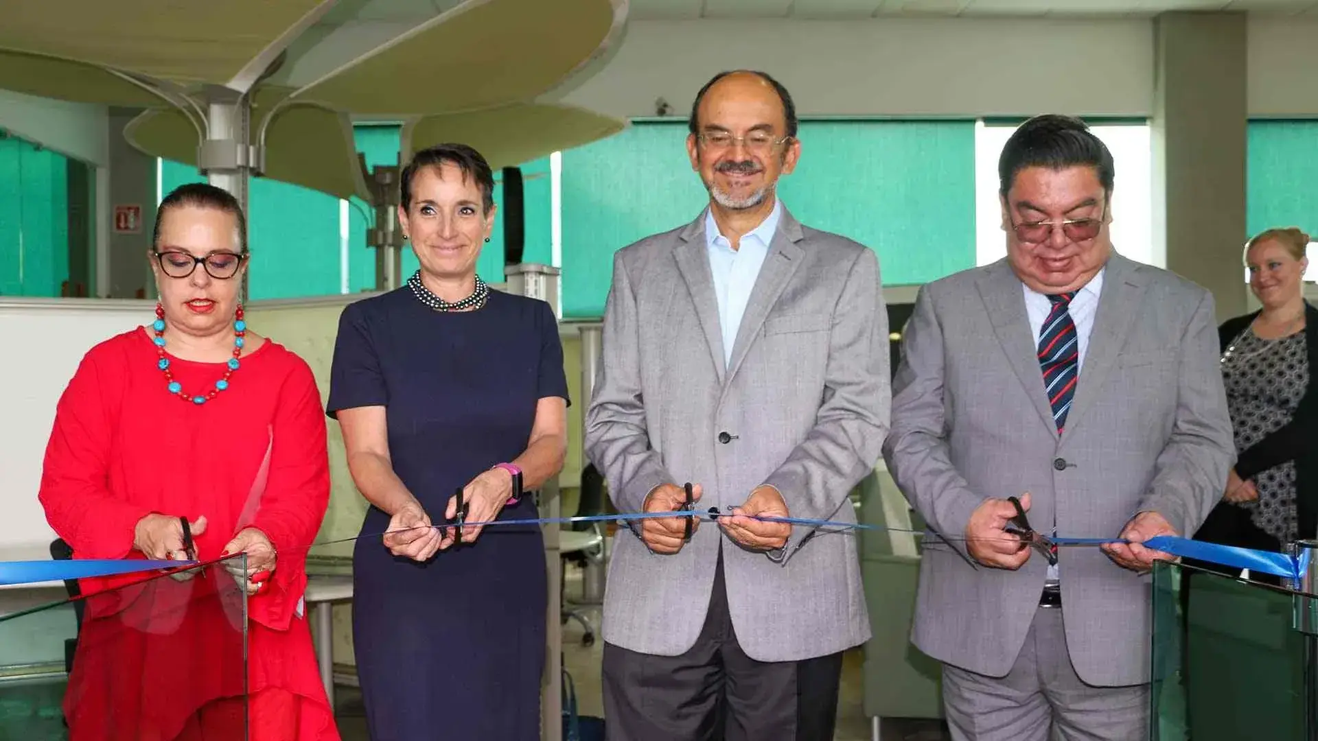 Alumnos del Tec de Monterrey conocen exposición de Juan Rulfo.