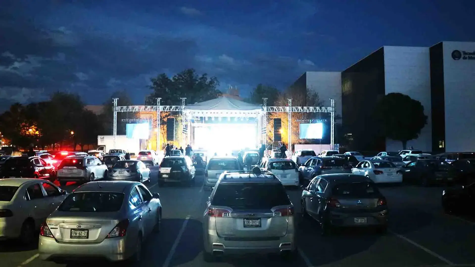 Back to Stage, autoconcierto en campus Laguna