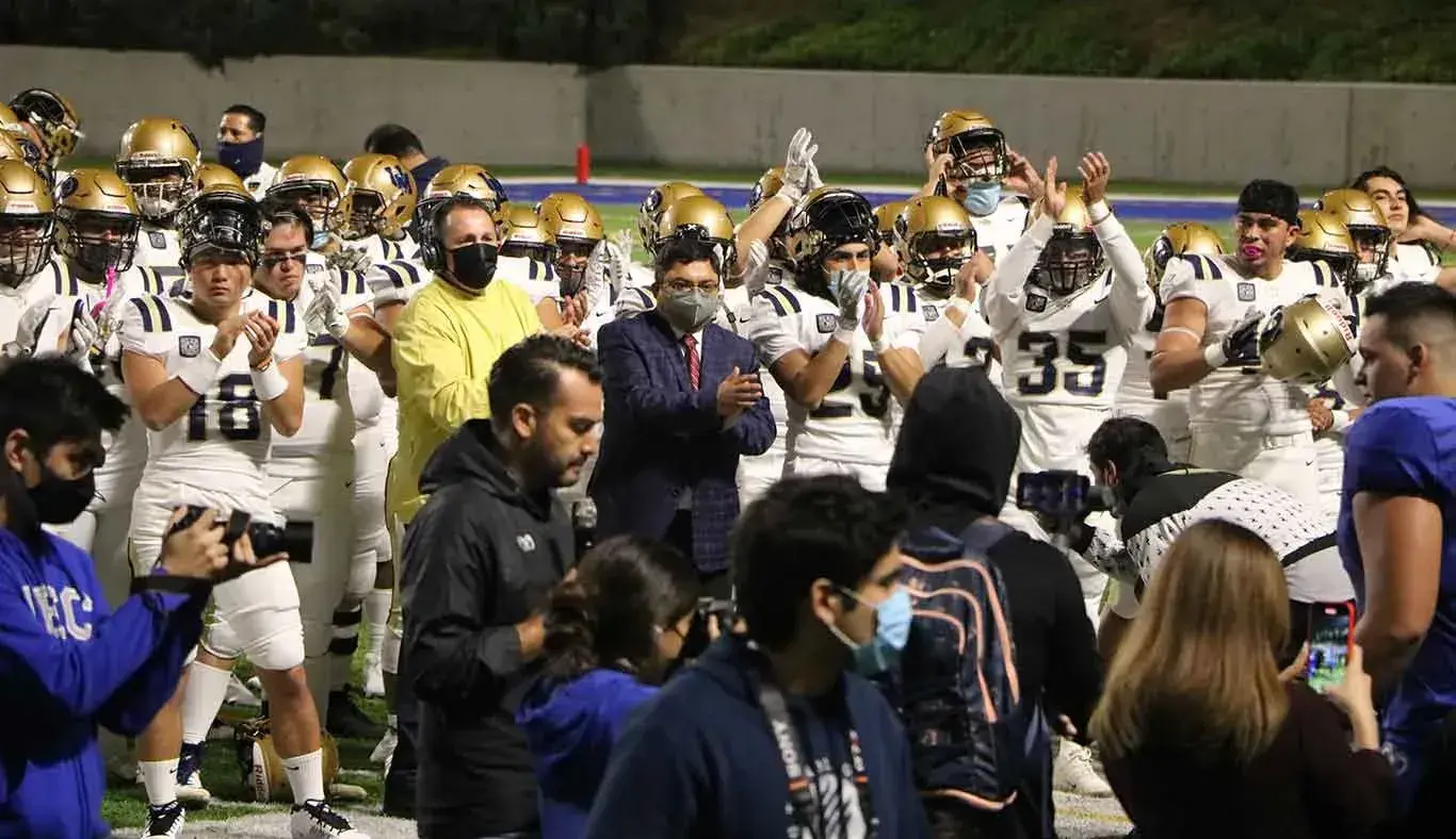 Jugadores del equipo de Pumas Acatlán felicitaron a los Borregos campe