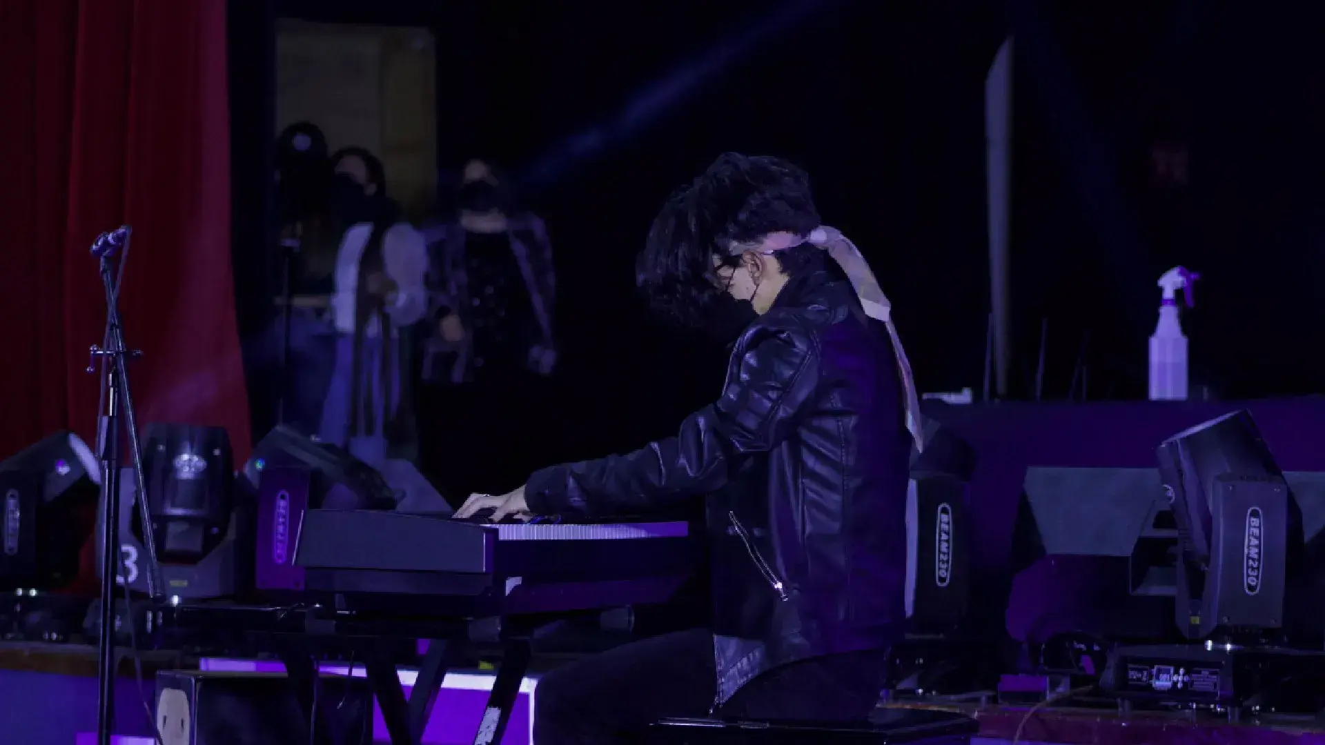 Piano, guitarra, batería...
