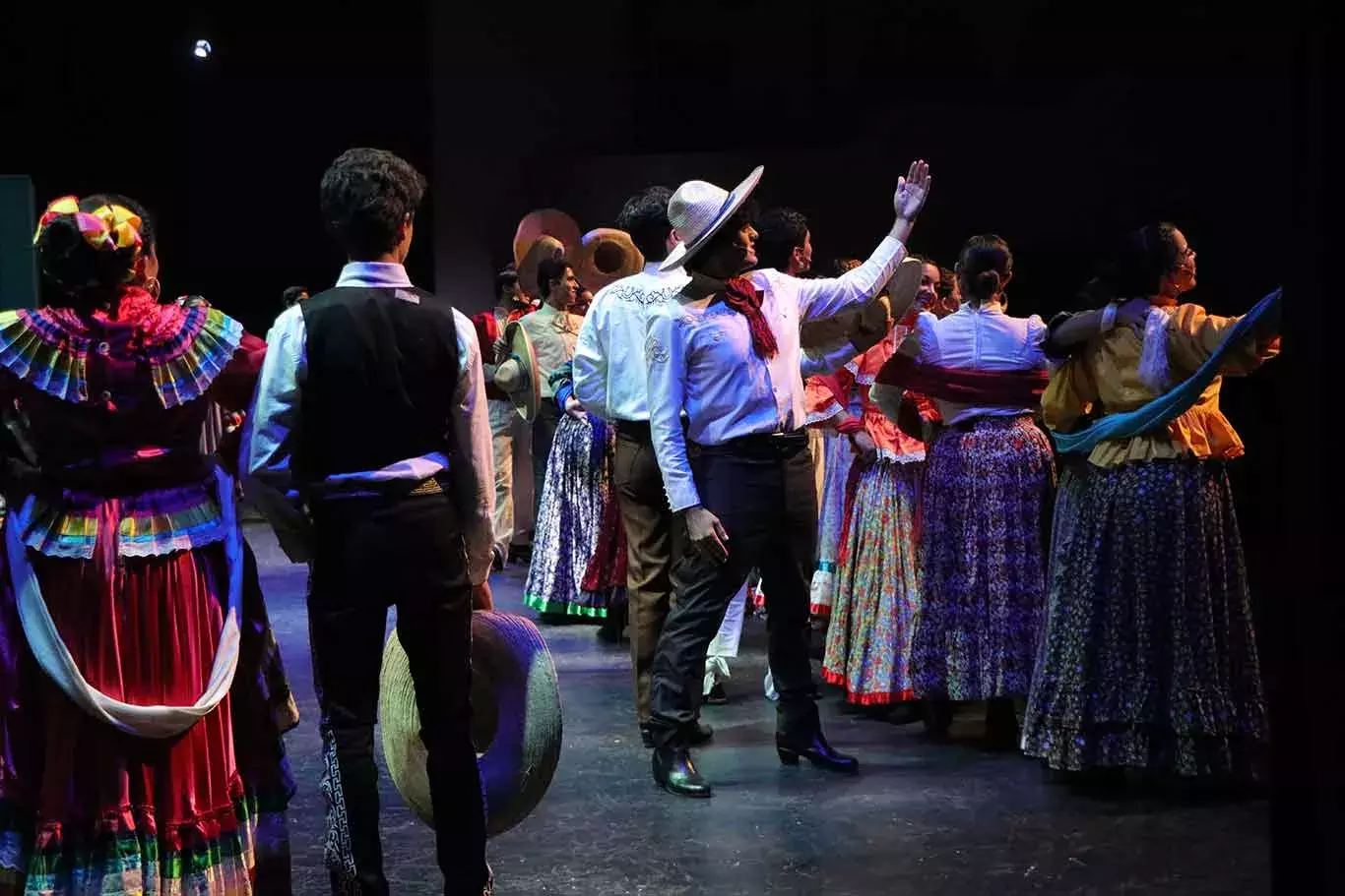 Baile folclórico de Jalisco en el espectáculo de Estampas de México del Tec Guadalajara.